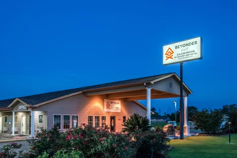 BEYONDER Resort Cajun Moon