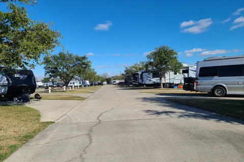 BEYONDER Resort Cajun Moon
