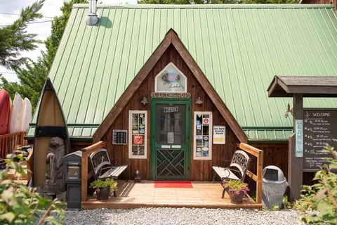 Summerville Lake Retreat & Lighthouse