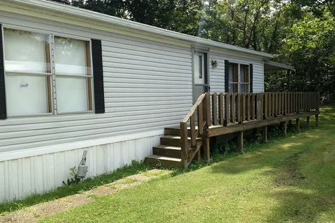 Wallace Trailer Sales and Court