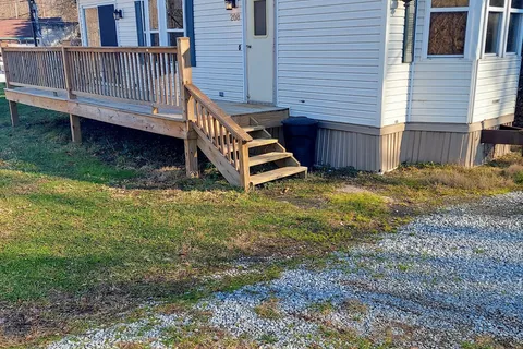 Wallace Trailer Sales and Court