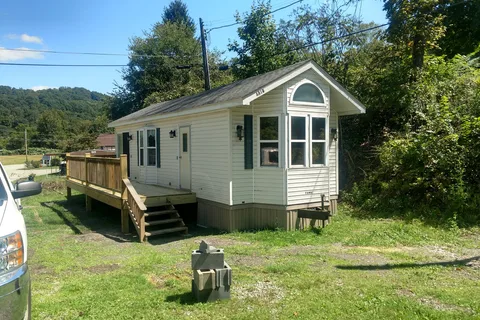 Wallace Trailer Sales and Court