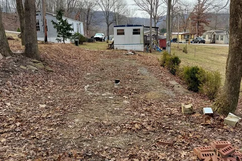 Wallace Trailer Sales and Court