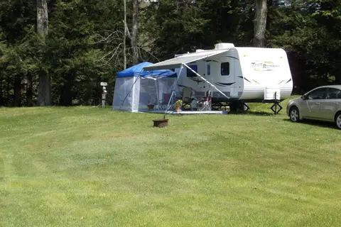 Crazy Acres Campground at Beaver Spring Lake