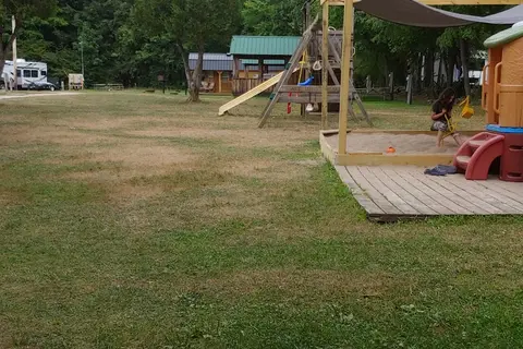 Crazy Acres Campground at Beaver Spring Lake