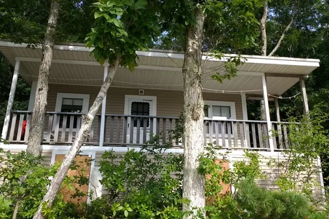 Dunroamin Cottages and Trailer Park