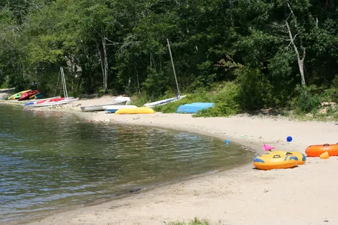 Dunroamin Cottages and Trailer Park