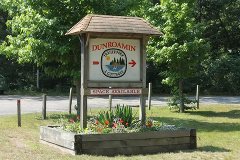 Dunroamin Cottages and Trailer Park