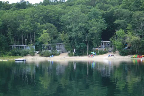 Dunroamin Cottages and Trailer Park