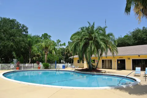 Sunshine Travel RV Resort