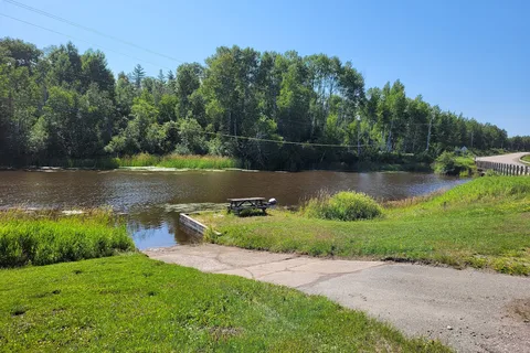 Sur La Riviere