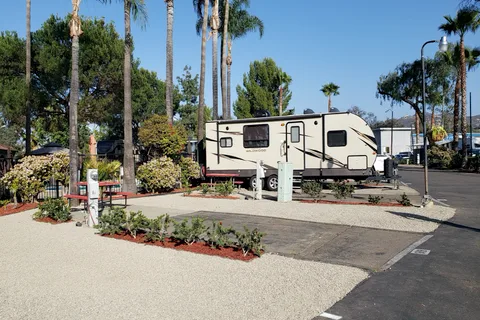 Vacationer RV Resort - Sunland