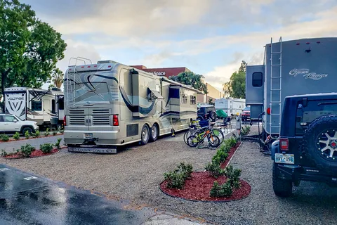 Vacationer RV Resort - Sunland