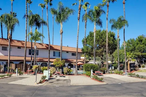 Vacationer RV Resort - Sunland