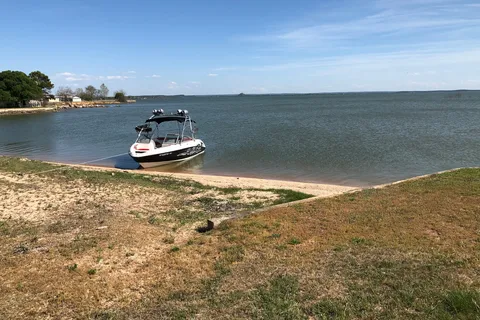 Oasis Lake Buchanan
