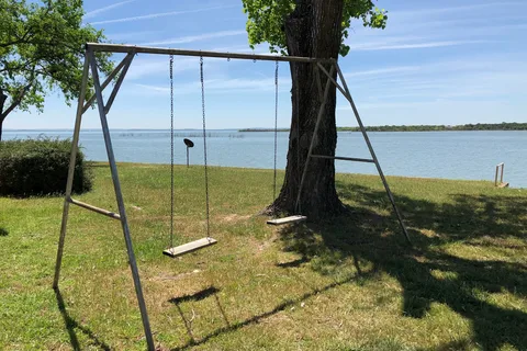 Oasis Lake Buchanan