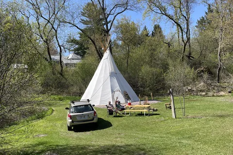 Royal Oaks Legendary Lodging Campground
