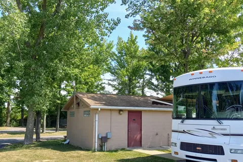 AA Royal Motel and Campground