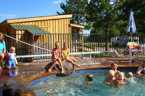 Larsson's Crooked Creek RV Resort, Lodge and Cabins