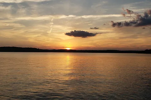 Pontiac Cove Marina and Lake Harbour Resort