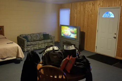Sandy Lake Motel and Campground
