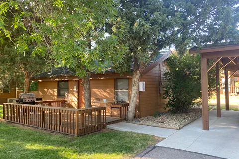Lake Park Campground and Cottages