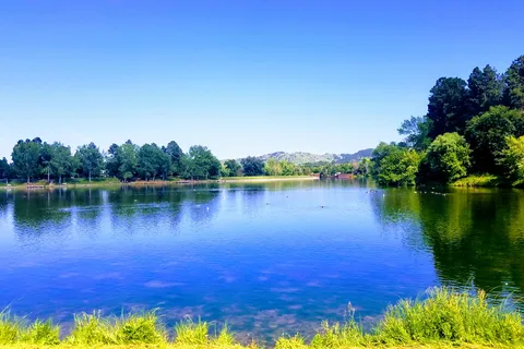 Lake Park Campground and Cottages