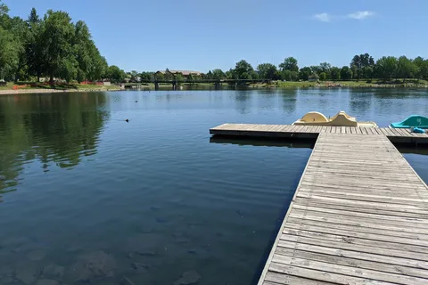 Lake Park Campground and Cottages