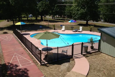 Majestic Oaks RV Park and Campground