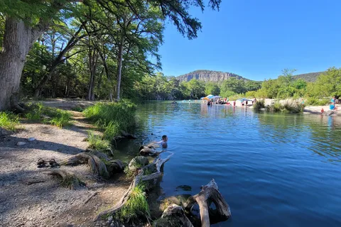 Nana's RV Park On the Frio