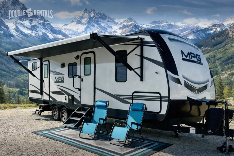 MPG Glamper’s Mansion w/ 2 Bedrooms & Outdoor Kitchen