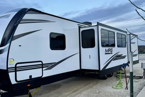 MPG Glamper’s Mansion w/ 2 Bedrooms & Outdoor Kitchen