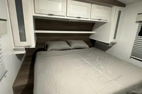 MPG Glamper’s Mansion w/ 2 Bedrooms & Outdoor Kitchen