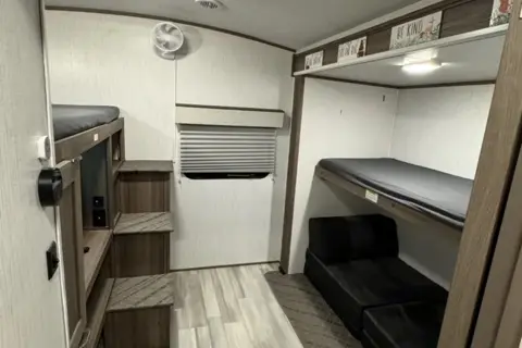 MPG Glamper’s Mansion w/ 2 Bedrooms & Outdoor Kitchen