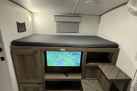 MPG Glamper’s Mansion w/ 2 Bedrooms & Outdoor Kitchen
