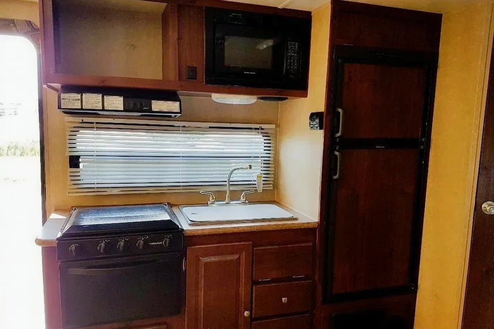 The Li'l Cabin's Rockwood Roo Hybrid