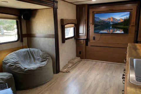 Jayco Feather 23RBM Travel Trailer