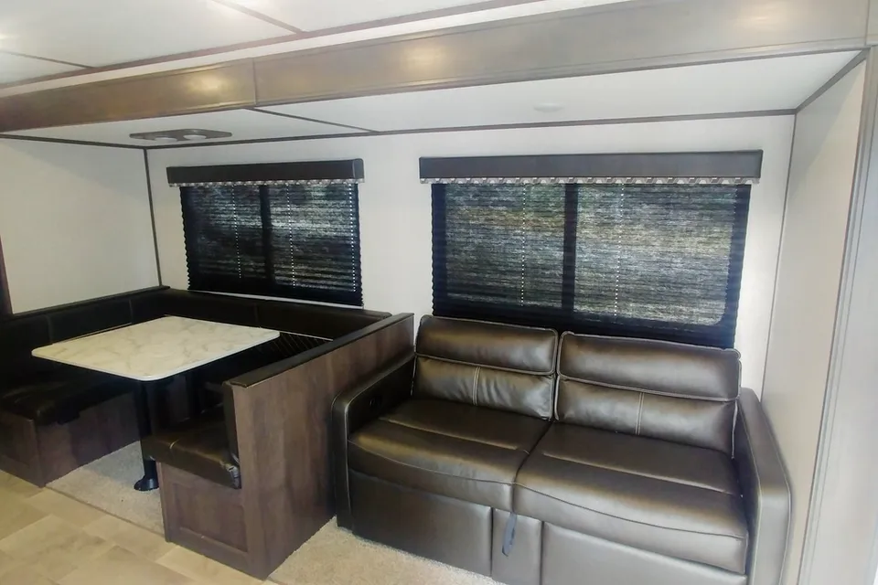 morgan's Coleman Lantern 295QB Travel Trailer