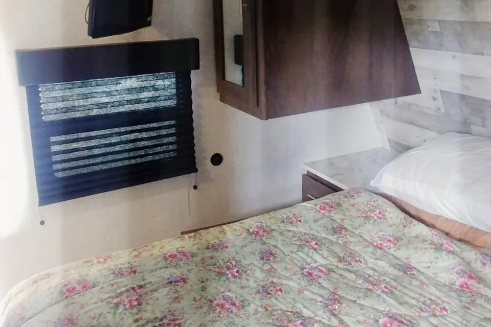 morgan's Coleman Lantern 295QB Travel Trailer