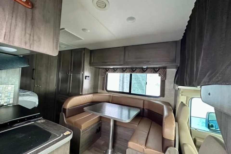 Kenneth 's Winnebago Minnie Winnie 22r Class C
