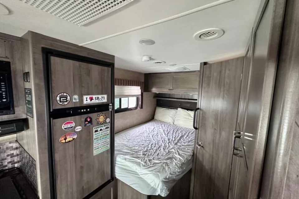Kenneth 's Winnebago Minnie Winnie 22r Class C