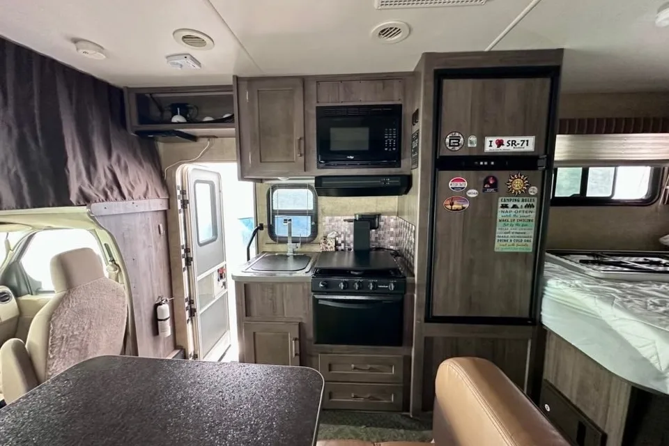 Kenneth 's Winnebago Minnie Winnie 22r Class C