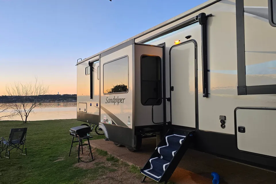Luxury RV - Perfect for Events & Family Trips | Deliverable