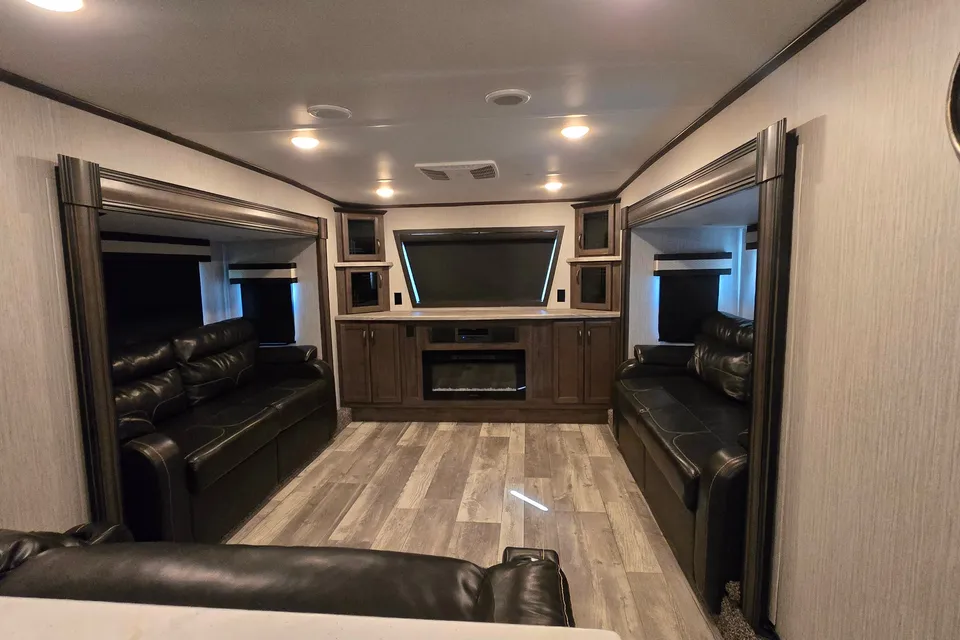 Luxury RV - Perfect for Events & Family Trips | Deliverable