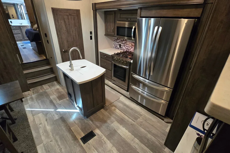 Luxury RV - Perfect for Events & Family Trips | Deliverable