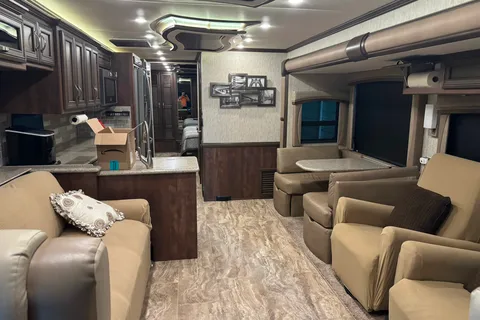 Alba's Newmar Kountry Star Class A