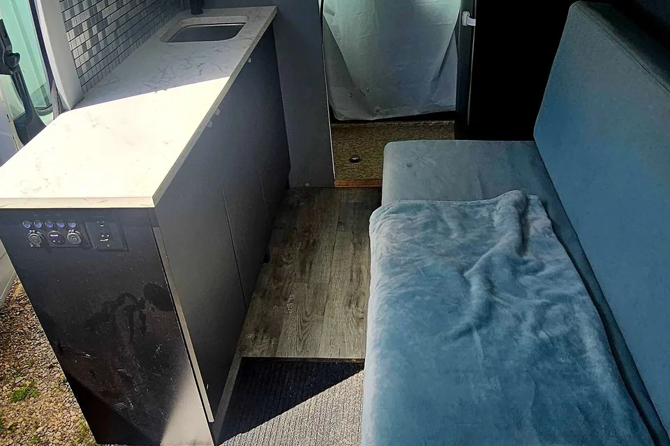 Colan's Mercedes-Benz Sprinter Class B