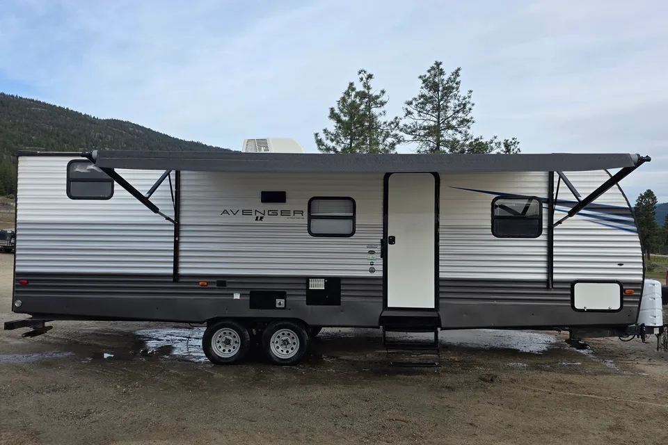 Michelle & Willy's Prime Time 27DBS Travel Trailer