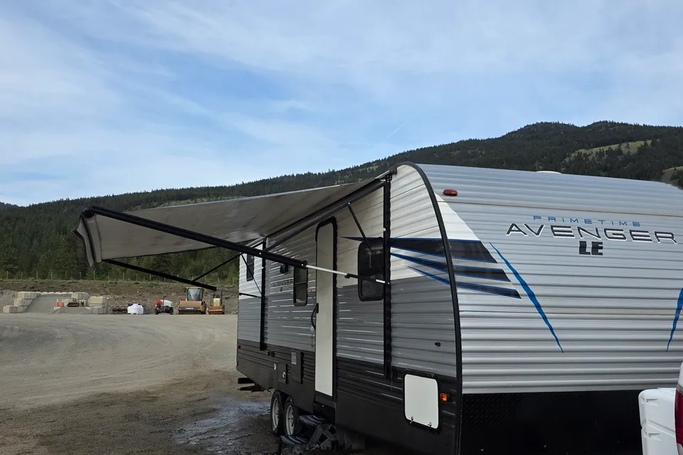 Michelle & Willy's Prime Time 27DBS Travel Trailer