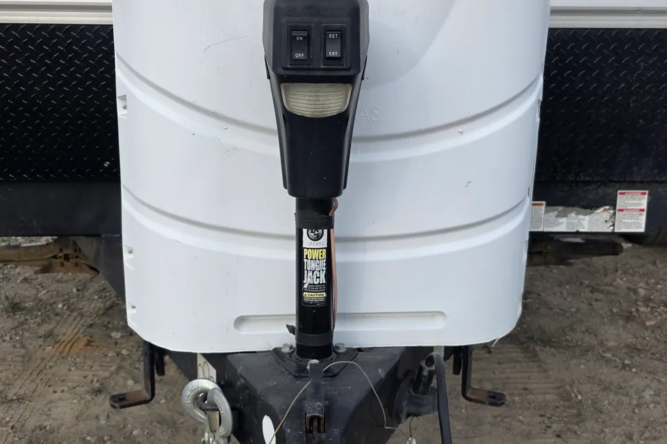 Michelle & Willy's Prime Time 27DBS Travel Trailer